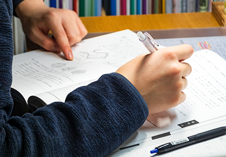 奨学金返還をサポート！ 「奨学金代理返還制度」