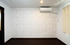 幾何学的で、独特の価値観と知性を感じさせるジクソーパズルクロス