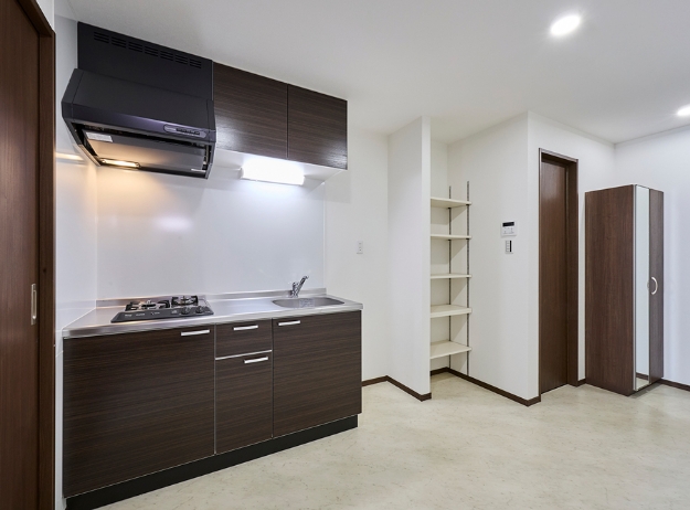 建替え後の内装その3_2口コンロ付きミニシステムキッチン