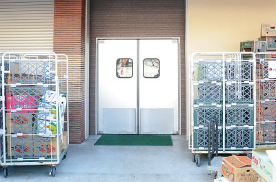 1階サウナ跡は、地元スーパーの倉庫に